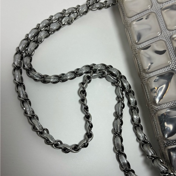 CHANEL Rare & Iconic ICE CUBE Metallic Logo Flap shoulder bag - Picture 13 of 14